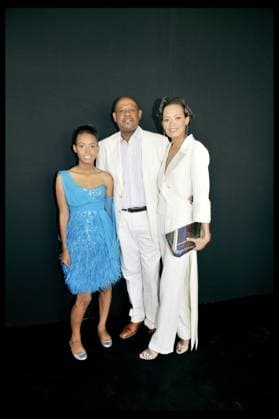 FOREST WHITAKER, SA FILLE AMBRE ET SA FEMME - PEOPLE AU DEFILE DE MODE GEORGES CHAKRA - COLLECTION HAUTE COUTURE AUTOMNE HIVER 2008 2009 A PARIS PEOPLE ATTENDING GEORGES CHAKRA FASHION SHOW IN PARIS PARIS France *** FOREST WHITAKER, HIS DAUGHTER AMBER AND HIS PEOPLE AT GEORGES CHAKRA FASHION SHOW FALL WINTER 2008 2009 IN PARIS PEOPLE ATTENDING GEORGES CHAKRA FASHION SHOW IN PARIS France  Copyright: xLUCxCASTELx xBESTIMAGExLUCxCASTELx xBESTIMAGEx