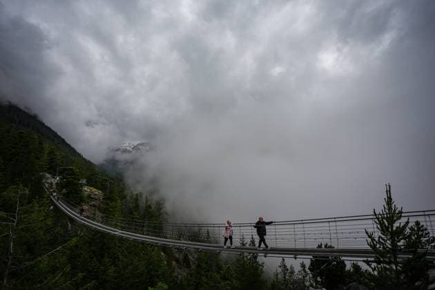 June 26, 2025, Squamish, Bc, CANADA: People walk across a suspension bridge at the Sea-to-Sky Gondola in Squamish, B.C., on Thursday, June 26, 2025. The Squamish Nation and the provincial government have signed an agreement to guide forest stewardship in the nation s territory to protect cultural sites and environmentally sensitive areas from logging, new roads and tenures. The agreement establishes 33 cultural sites and six special cultural management areas. Squamish CANADA  - ZUMAc35_ 20250626_zaf_c35_027 Copyright: xDarrylxDyckx