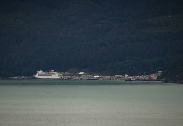 June 26, 2025, Squamish, Bc, CANADA: A floatel being used to house construction workers is seen docked at the Woodfibre LNG export facility under construction near Squamish, B.C., on Thursday, June 26, 2025. Squamish CANADA  - ZUMAc35_ 20250626_zaf_c35_049 Copyright: xDarrylxDyckx