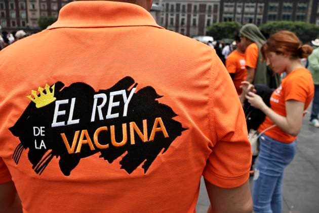 June 26, 2025, Mexico, Cdmx, Mexico: Protesters in favor of bullfighting, rodeos, and cockfights demonstrate in Mexico City s ZoÂ³calo to demand that the traditions of these activities be kept alive. They mention that thousands of families make a living raising farm animals for these activities, which are part of the country s history and traditions. Despite laws protecting the lives and rights of animals from abuse, they reject any initiative by pro-animal activists to prohibit these spectacles, which provide entertainment for a certain segment of the population through animal suffering and torture for financial gain. Mexico Mexico - ZUMAp204 20250626_zip_p204_022 Copyright: xJosuexPerezx