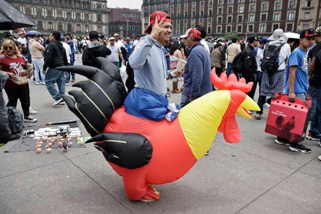 June 26, 2025, Mexico, Cdmx, Mexico: Protesters in favor of bullfighting, rodeos, and cockfights demonstrate in Mexico City s ZoÂ³calo to demand that the traditions of these activities be kept alive. They mention that thousands of families make a living raising farm animals for these activities, which are part of the country s history and traditions. Despite laws protecting the lives and rights of animals from abuse, they reject any initiative by pro-animal activists to prohibit these spectacles, which provide entertainment for a certain segment of the population through animal suffering and torture for financial gain. Mexico Mexico - ZUMAp204 20250626_zip_p204_025 Copyright: xJosuexPerezx