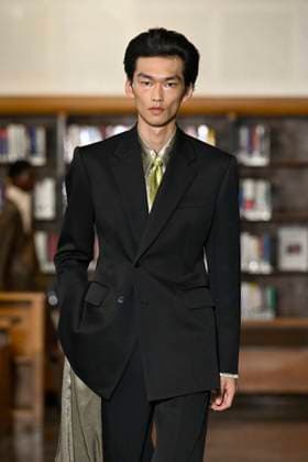 Défilé Sean Suen Collection Homme Prêt à Porter Printemps Eté 2026 lors de la Fashion Week de Paris PFW Défilé Sean Suen Collection Homme Prêt à Porter Printemps Eté 2026 lors de la Fashion Week de Paris, le 26 juin 2025 Sean Suen Fashion Show Men Ready to Wear Spring Summer 2026 Collection at Paris Fashion Week on june 26th 2025 Paris France  Copyright: xAgencex xBestimagexAgencex xBestimagex