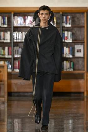 Défilé Sean Suen Collection Homme Prêt à Porter Printemps Eté 2026 lors de la Fashion Week de Paris PFW Défilé Sean Suen Collection Homme Prêt à Porter Printemps Eté 2026 lors de la Fashion Week de Paris, le 26 juin 2025 Sean Suen Fashion Show Men Ready to Wear Spring Summer 2026 Collection at Paris Fashion Week on june 26th 2025 Paris France  Copyright: xAgencex xBestimagexAgencex xBestimagex