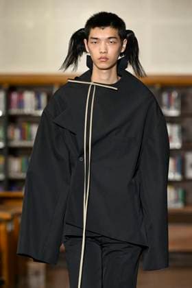 Défilé Sean Suen Collection Homme Prêt à Porter Printemps Eté 2026 lors de la Fashion Week de Paris PFW Défilé Sean Suen Collection Homme Prêt à Porter Printemps Eté 2026 lors de la Fashion Week de Paris, le 26 juin 2025 Sean Suen Fashion Show Men Ready to Wear Spring Summer 2026 Collection at Paris Fashion Week on june 26th 2025 Paris France  Copyright: xAgencex xBestimagexAgencex xBestimagex