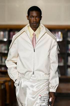Défilé Sean Suen Collection Homme Prêt à Porter Printemps Eté 2026 lors de la Fashion Week de Paris PFW Défilé Sean Suen Collection Homme Prêt à Porter Printemps Eté 2026 lors de la Fashion Week de Paris, le 26 juin 2025 Sean Suen Fashion Show Men Ready to Wear Spring Summer 2026 Collection at Paris Fashion Week on june 26th 2025 Paris France  Copyright: xAgencex xBestimagexAgencex xBestimagex