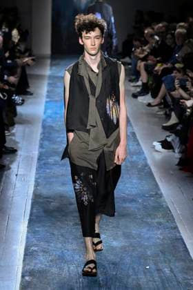 Yamamoto Fashion Show Mens Ready to Wear Spring Summer 2026 Collection at Paris Fashion Week PFW Yamamoto Fashion Show Mens Ready to Wear Spring Summer 2026 Collection at Paris Fashion Week on june 26th 2025 Yamamoto Fashion Show Mens Ready to Wear Spring Summer 2026 Collection at Paris Fashion Week on june 26th 2025 Paris France  Copyright: xAgencex xBestimagexAgencex xBestimagex