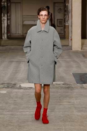 Défilé Dries Van Noten Collection Homme Prêt à Porter Printemps Eté 2026 lors de la Fashion Week de Paris PFW Défilé Dries Van Noten Collection Homme Prêt à Porter Printemps Eté 2026 lors de la Fashion Week de Paris, le 26 juin 2025 Dries Van Noten Fashion Show Men Ready to Wear Spring Summer 2026 Collection at Paris Fashion Week on june 26th 2025 Paris France  Copyright: xAgencex xBestimagexAgencex xBestimagex
