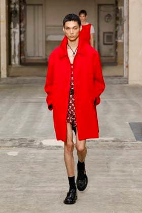 Défilé Dries Van Noten Collection Homme Prêt à Porter Printemps Eté 2026 lors de la Fashion Week de Paris PFW Défilé Dries Van Noten Collection Homme Prêt à Porter Printemps Eté 2026 lors de la Fashion Week de Paris, le 26 juin 2025 Dries Van Noten Fashion Show Men Ready to Wear Spring Summer 2026 Collection at Paris Fashion Week on june 26th 2025 Paris France  Copyright: xAgencex xBestimagexAgencex xBestimagex