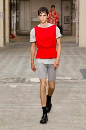 Défilé Dries Van Noten Collection Homme Prêt à Porter Printemps Eté 2026 lors de la Fashion Week de Paris PFW Défilé Dries Van Noten Collection Homme Prêt à Porter Printemps Eté 2026 lors de la Fashion Week de Paris, le 26 juin 2025 Dries Van Noten Fashion Show Men Ready to Wear Spring Summer 2026 Collection at Paris Fashion Week on june 26th 2025 Paris France  Copyright: xAgencex xBestimagexAgencex xBestimagex