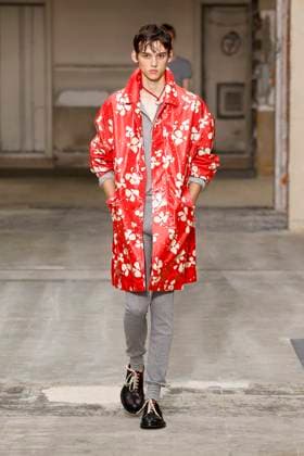 Défilé Dries Van Noten Collection Homme Prêt à Porter Printemps Eté 2026 lors de la Fashion Week de Paris PFW Défilé Dries Van Noten Collection Homme Prêt à Porter Printemps Eté 2026 lors de la Fashion Week de Paris, le 26 juin 2025 Dries Van Noten Fashion Show Men Ready to Wear Spring Summer 2026 Collection at Paris Fashion Week on june 26th 2025 Paris France  Copyright: xAgencex xBestimagexAgencex xBestimagex