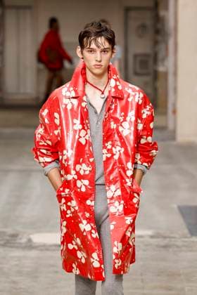 Défilé Dries Van Noten Collection Homme Prêt à Porter Printemps Eté 2026 lors de la Fashion Week de Paris PFW Défilé Dries Van Noten Collection Homme Prêt à Porter Printemps Eté 2026 lors de la Fashion Week de Paris, le 26 juin 2025 Dries Van Noten Fashion Show Men Ready to Wear Spring Summer 2026 Collection at Paris Fashion Week on june 26th 2025 Paris France  Copyright: xAgencex xBestimagexAgencex xBestimagex