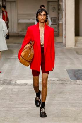 Défilé Dries Van Noten Collection Homme Prêt à Porter Printemps Eté 2026 lors de la Fashion Week de Paris PFW Défilé Dries Van Noten Collection Homme Prêt à Porter Printemps Eté 2026 lors de la Fashion Week de Paris, le 26 juin 2025 Dries Van Noten Fashion Show Men Ready to Wear Spring Summer 2026 Collection at Paris Fashion Week on june 26th 2025 Paris France  Copyright: xAgencex xBestimagexAgencex xBestimagex