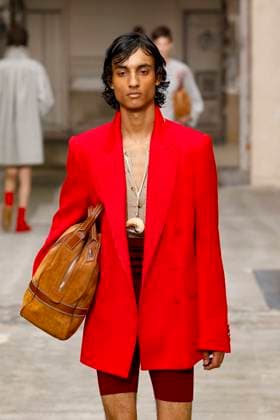 Défilé Dries Van Noten Collection Homme Prêt à Porter Printemps Eté 2026 lors de la Fashion Week de Paris PFW Défilé Dries Van Noten Collection Homme Prêt à Porter Printemps Eté 2026 lors de la Fashion Week de Paris, le 26 juin 2025 Dries Van Noten Fashion Show Men Ready to Wear Spring Summer 2026 Collection at Paris Fashion Week on june 26th 2025 Paris France  Copyright: xAgencex xBestimagexAgencex xBestimagex