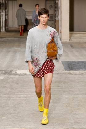 Défilé Dries Van Noten Collection Homme Prêt à Porter Printemps Eté 2026 lors de la Fashion Week de Paris PFW Défilé Dries Van Noten Collection Homme Prêt à Porter Printemps Eté 2026 lors de la Fashion Week de Paris, le 26 juin 2025 Dries Van Noten Fashion Show Men Ready to Wear Spring Summer 2026 Collection at Paris Fashion Week on june 26th 2025 Paris France  Copyright: xAgencex xBestimagexAgencex xBestimagex