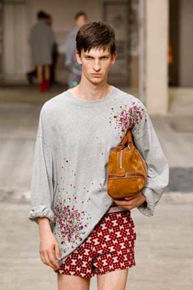 Défilé Dries Van Noten Collection Homme Prêt à Porter Printemps Eté 2026 lors de la Fashion Week de Paris PFW Défilé Dries Van Noten Collection Homme Prêt à Porter Printemps Eté 2026 lors de la Fashion Week de Paris, le 26 juin 2025 Dries Van Noten Fashion Show Men Ready to Wear Spring Summer 2026 Collection at Paris Fashion Week on june 26th 2025 Paris France  Copyright: xAgencex xBestimagexAgencex xBestimagex