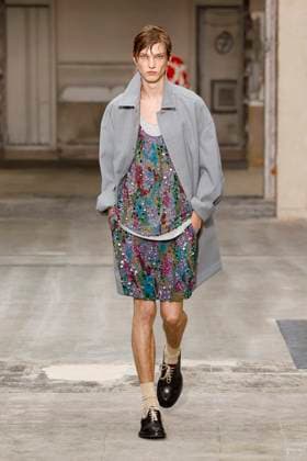 Défilé Dries Van Noten Collection Homme Prêt à Porter Printemps Eté 2026 lors de la Fashion Week de Paris PFW Défilé Dries Van Noten Collection Homme Prêt à Porter Printemps Eté 2026 lors de la Fashion Week de Paris, le 26 juin 2025 Dries Van Noten Fashion Show Men Ready to Wear Spring Summer 2026 Collection at Paris Fashion Week on june 26th 2025 Paris France  Copyright: xAgencex xBestimagexAgencex xBestimagex