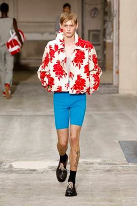 Défilé Dries Van Noten Collection Homme Prêt à Porter Printemps Eté 2026 lors de la Fashion Week de Paris PFW Défilé Dries Van Noten Collection Homme Prêt à Porter Printemps Eté 2026 lors de la Fashion Week de Paris, le 26 juin 2025 Dries Van Noten Fashion Show Men Ready to Wear Spring Summer 2026 Collection at Paris Fashion Week on june 26th 2025 Paris France  Copyright: xAgencex xBestimagexAgencex xBestimagex