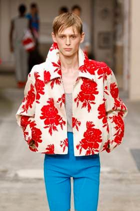 Défilé Dries Van Noten Collection Homme Prêt à Porter Printemps Eté 2026 lors de la Fashion Week de Paris PFW Défilé Dries Van Noten Collection Homme Prêt à Porter Printemps Eté 2026 lors de la Fashion Week de Paris, le 26 juin 2025 Dries Van Noten Fashion Show Men Ready to Wear Spring Summer 2026 Collection at Paris Fashion Week on june 26th 2025 Paris France  Copyright: xAgencex xBestimagexAgencex xBestimagex