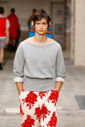 Défilé Dries Van Noten Collection Homme Prêt à Porter Printemps Eté 2026 lors de la Fashion Week de Paris PFW Défilé Dries Van Noten Collection Homme Prêt à Porter Printemps Eté 2026 lors de la Fashion Week de Paris, le 26 juin 2025 Dries Van Noten Fashion Show Men Ready to Wear Spring Summer 2026 Collection at Paris Fashion Week on june 26th 2025 Paris France  Copyright: xAgencex xBestimagexAgencex xBestimagex