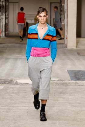 Défilé Dries Van Noten Collection Homme Prêt à Porter Printemps Eté 2026 lors de la Fashion Week de Paris PFW Défilé Dries Van Noten Collection Homme Prêt à Porter Printemps Eté 2026 lors de la Fashion Week de Paris, le 26 juin 2025 Dries Van Noten Fashion Show Men Ready to Wear Spring Summer 2026 Collection at Paris Fashion Week on june 26th 2025 Paris France  Copyright: xAgencex xBestimagexAgencex xBestimagex