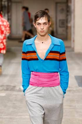 Défilé Dries Van Noten Collection Homme Prêt à Porter Printemps Eté 2026 lors de la Fashion Week de Paris PFW Défilé Dries Van Noten Collection Homme Prêt à Porter Printemps Eté 2026 lors de la Fashion Week de Paris, le 26 juin 2025 Dries Van Noten Fashion Show Men Ready to Wear Spring Summer 2026 Collection at Paris Fashion Week on june 26th 2025 Paris France  Copyright: xAgencex xBestimagexAgencex xBestimagex
