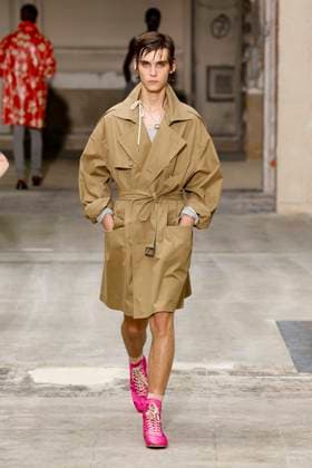 Défilé Dries Van Noten Collection Homme Prêt à Porter Printemps Eté 2026 lors de la Fashion Week de Paris PFW Défilé Dries Van Noten Collection Homme Prêt à Porter Printemps Eté 2026 lors de la Fashion Week de Paris, le 26 juin 2025 Dries Van Noten Fashion Show Men Ready to Wear Spring Summer 2026 Collection at Paris Fashion Week on june 26th 2025 Paris France  Copyright: xAgencex xBestimagexAgencex xBestimagex