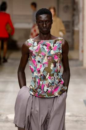 Défilé Dries Van Noten Collection Homme Prêt à Porter Printemps Eté 2026 lors de la Fashion Week de Paris PFW Défilé Dries Van Noten Collection Homme Prêt à Porter Printemps Eté 2026 lors de la Fashion Week de Paris, le 26 juin 2025 Dries Van Noten Fashion Show Men Ready to Wear Spring Summer 2026 Collection at Paris Fashion Week on june 26th 2025 Paris France  Copyright: xAgencex xBestimagexAgencex xBestimagex