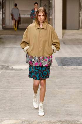 Défilé Dries Van Noten Collection Homme Prêt à Porter Printemps Eté 2026 lors de la Fashion Week de Paris PFW Défilé Dries Van Noten Collection Homme Prêt à Porter Printemps Eté 2026 lors de la Fashion Week de Paris, le 26 juin 2025 Dries Van Noten Fashion Show Men Ready to Wear Spring Summer 2026 Collection at Paris Fashion Week on june 26th 2025 Paris France  Copyright: xAgencex xBestimagexAgencex xBestimagex