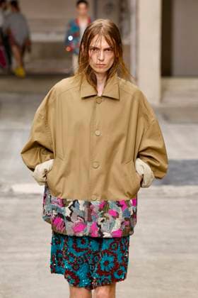 Défilé Dries Van Noten Collection Homme Prêt à Porter Printemps Eté 2026 lors de la Fashion Week de Paris PFW Défilé Dries Van Noten Collection Homme Prêt à Porter Printemps Eté 2026 lors de la Fashion Week de Paris, le 26 juin 2025 Dries Van Noten Fashion Show Men Ready to Wear Spring Summer 2026 Collection at Paris Fashion Week on june 26th 2025 Paris France  Copyright: xAgencex xBestimagexAgencex xBestimagex