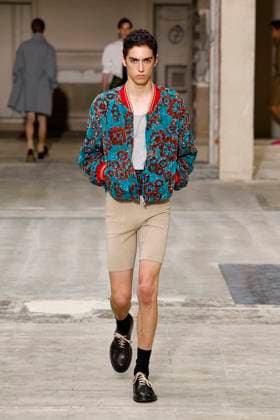 Défilé Dries Van Noten Collection Homme Prêt à Porter Printemps Eté 2026 lors de la Fashion Week de Paris PFW Défilé Dries Van Noten Collection Homme Prêt à Porter Printemps Eté 2026 lors de la Fashion Week de Paris, le 26 juin 2025 Dries Van Noten Fashion Show Men Ready to Wear Spring Summer 2026 Collection at Paris Fashion Week on june 26th 2025 Paris France  Copyright: xAgencex xBestimagexAgencex xBestimagex