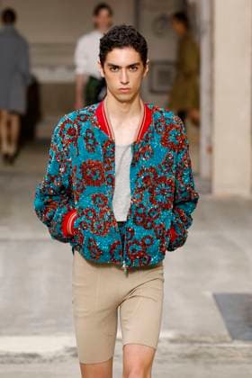 Défilé Dries Van Noten Collection Homme Prêt à Porter Printemps Eté 2026 lors de la Fashion Week de Paris PFW Défilé Dries Van Noten Collection Homme Prêt à Porter Printemps Eté 2026 lors de la Fashion Week de Paris, le 26 juin 2025 Dries Van Noten Fashion Show Men Ready to Wear Spring Summer 2026 Collection at Paris Fashion Week on june 26th 2025 Paris France  Copyright: xAgencex xBestimagexAgencex xBestimagex