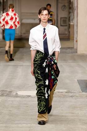 Défilé Dries Van Noten Collection Homme Prêt à Porter Printemps Eté 2026 lors de la Fashion Week de Paris PFW Défilé Dries Van Noten Collection Homme Prêt à Porter Printemps Eté 2026 lors de la Fashion Week de Paris, le 26 juin 2025 Dries Van Noten Fashion Show Men Ready to Wear Spring Summer 2026 Collection at Paris Fashion Week on june 26th 2025 Paris France  Copyright: xAgencex xBestimagexAgencex xBestimagex