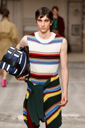 Défilé Dries Van Noten Collection Homme Prêt à Porter Printemps Eté 2026 lors de la Fashion Week de Paris PFW Défilé Dries Van Noten Collection Homme Prêt à Porter Printemps Eté 2026 lors de la Fashion Week de Paris, le 26 juin 2025 Dries Van Noten Fashion Show Men Ready to Wear Spring Summer 2026 Collection at Paris Fashion Week on june 26th 2025 Paris France  Copyright: xAgencex xBestimagexAgencex xBestimagex