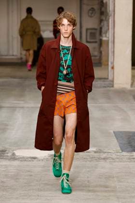 Défilé Dries Van Noten Collection Homme Prêt à Porter Printemps Eté 2026 lors de la Fashion Week de Paris PFW Défilé Dries Van Noten Collection Homme Prêt à Porter Printemps Eté 2026 lors de la Fashion Week de Paris, le 26 juin 2025 Dries Van Noten Fashion Show Men Ready to Wear Spring Summer 2026 Collection at Paris Fashion Week on june 26th 2025 Paris France  Copyright: xAgencex xBestimagexAgencex xBestimagex