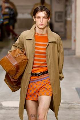 Défilé Dries Van Noten Collection Homme Prêt à Porter Printemps Eté 2026 lors de la Fashion Week de Paris PFW Défilé Dries Van Noten Collection Homme Prêt à Porter Printemps Eté 2026 lors de la Fashion Week de Paris, le 26 juin 2025 Dries Van Noten Fashion Show Men Ready to Wear Spring Summer 2026 Collection at Paris Fashion Week on june 26th 2025 Paris France  Copyright: xAgencex xBestimagexAgencex xBestimagex