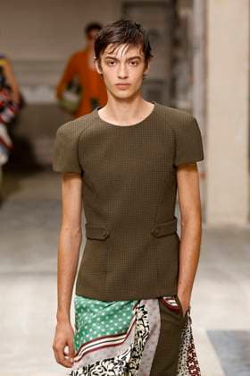 Défilé Dries Van Noten Collection Homme Prêt à Porter Printemps Eté 2026 lors de la Fashion Week de Paris PFW Défilé Dries Van Noten Collection Homme Prêt à Porter Printemps Eté 2026 lors de la Fashion Week de Paris, le 26 juin 2025 Dries Van Noten Fashion Show Men Ready to Wear Spring Summer 2026 Collection at Paris Fashion Week on june 26th 2025 Paris France  Copyright: xAgencex xBestimagexAgencex xBestimagex