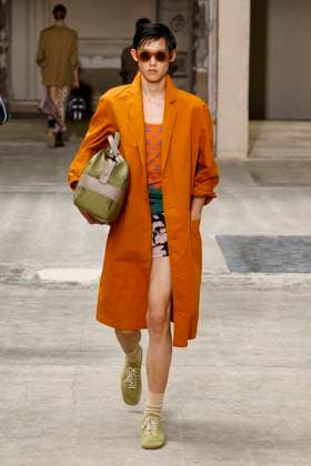 Défilé Dries Van Noten Collection Homme Prêt à Porter Printemps Eté 2026 lors de la Fashion Week de Paris PFW Défilé Dries Van Noten Collection Homme Prêt à Porter Printemps Eté 2026 lors de la Fashion Week de Paris, le 26 juin 2025 Dries Van Noten Fashion Show Men Ready to Wear Spring Summer 2026 Collection at Paris Fashion Week on june 26th 2025 Paris France  Copyright: xAgencex xBestimagexAgencex xBestimagex