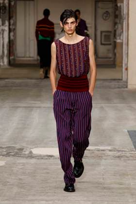 Défilé Dries Van Noten Collection Homme Prêt à Porter Printemps Eté 2026 lors de la Fashion Week de Paris PFW Défilé Dries Van Noten Collection Homme Prêt à Porter Printemps Eté 2026 lors de la Fashion Week de Paris, le 26 juin 2025 Dries Van Noten Fashion Show Men Ready to Wear Spring Summer 2026 Collection at Paris Fashion Week on june 26th 2025 Paris France  Copyright: xAgencex xBestimagexAgencex xBestimagex