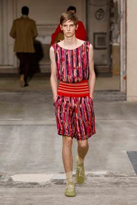 Défilé Dries Van Noten Collection Homme Prêt à Porter Printemps Eté 2026 lors de la Fashion Week de Paris PFW Défilé Dries Van Noten Collection Homme Prêt à Porter Printemps Eté 2026 lors de la Fashion Week de Paris, le 26 juin 2025 Dries Van Noten Fashion Show Men Ready to Wear Spring Summer 2026 Collection at Paris Fashion Week on june 26th 2025 Paris France  Copyright: xAgencex xBestimagexAgencex xBestimagex