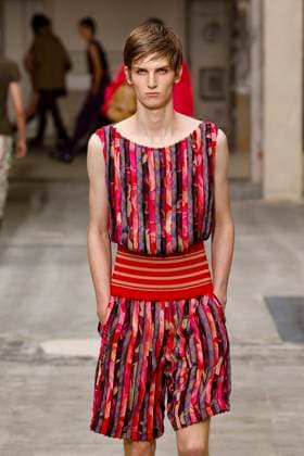 Défilé Dries Van Noten Collection Homme Prêt à Porter Printemps Eté 2026 lors de la Fashion Week de Paris PFW Défilé Dries Van Noten Collection Homme Prêt à Porter Printemps Eté 2026 lors de la Fashion Week de Paris, le 26 juin 2025 Dries Van Noten Fashion Show Men Ready to Wear Spring Summer 2026 Collection at Paris Fashion Week on june 26th 2025 Paris France  Copyright: xAgencex xBestimagexAgencex xBestimagex