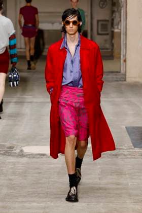 Défilé Dries Van Noten Collection Homme Prêt à Porter Printemps Eté 2026 lors de la Fashion Week de Paris PFW Défilé Dries Van Noten Collection Homme Prêt à Porter Printemps Eté 2026 lors de la Fashion Week de Paris, le 26 juin 2025 Dries Van Noten Fashion Show Men Ready to Wear Spring Summer 2026 Collection at Paris Fashion Week on june 26th 2025 Paris France  Copyright: xAgencex xBestimagexAgencex xBestimagex