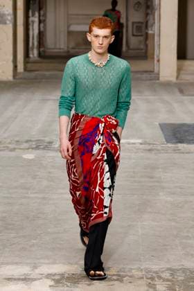 Défilé Dries Van Noten Collection Homme Prêt à Porter Printemps Eté 2026 lors de la Fashion Week de Paris PFW Défilé Dries Van Noten Collection Homme Prêt à Porter Printemps Eté 2026 lors de la Fashion Week de Paris, le 26 juin 2025 Dries Van Noten Fashion Show Men Ready to Wear Spring Summer 2026 Collection at Paris Fashion Week on june 26th 2025 Paris France  Copyright: xAgencex xBestimagexAgencex xBestimagex