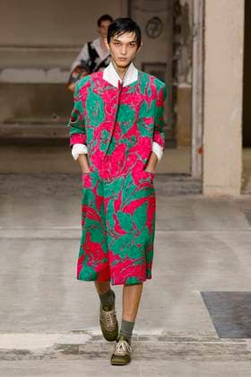 Défilé Dries Van Noten Collection Homme Prêt à Porter Printemps Eté 2026 lors de la Fashion Week de Paris PFW Défilé Dries Van Noten Collection Homme Prêt à Porter Printemps Eté 2026 lors de la Fashion Week de Paris, le 26 juin 2025 Dries Van Noten Fashion Show Men Ready to Wear Spring Summer 2026 Collection at Paris Fashion Week on june 26th 2025 Paris France  Copyright: xAgencex xBestimagexAgencex xBestimagex