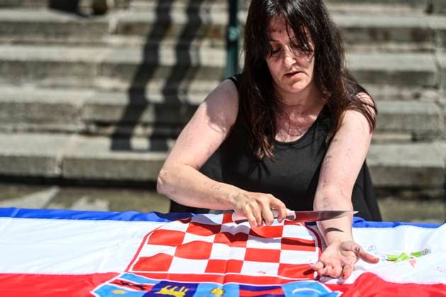 News Themen der Woche KW26 News Bilder des Tages PXL_performance_dolac As part of the Performance Night, a performance by Arijana Lekic Fridrih called Fragments , in Zagreb, Croatia, on June 27. 2025.  IgorxSoban PIXSELL