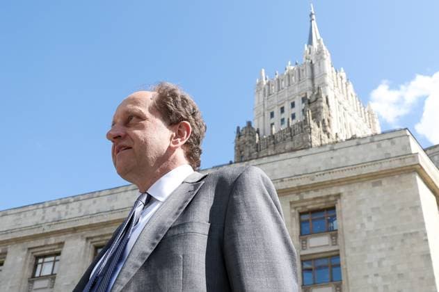 RUSSIA, MOSCOW - JUNE 27, 2025: Alexander Graf Lambsdorff (R), Germany s Ambassador to Russia, leaves the offices of the Russian Ministry of Foreign Affairs Moscow Russia  - ZUMAt113 20250627_zaa_t113_102 Copyright: xValeryxSharifulinx