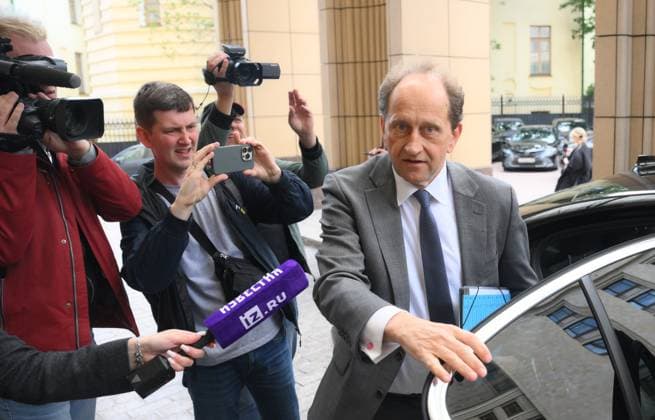 Russia Germany Ambassador 8953579 27.06.2025 German Ambassador to Russia Alexander Graf Lambsdorff, centre, arrives at the Russian Foreign Ministry headquarters in Moscow, Russia. Lambsdorff was summoned to the Russian Foreign Ministry on June 27 in connection with the situation with Russian journalists in Germany. Last week, Ministry s spokeswoman Maria Zakharova told announced that Russia was choosing candidates among German journalists in Moscow to take retaliatory measures against them for the persecution of the head of the office of the Rossiya Segodnya media group in Germany, Sergey Feoktistov. Alexey Maishev Sputnik Moscow Russia  Copyright: xAlexeyxMaishevx