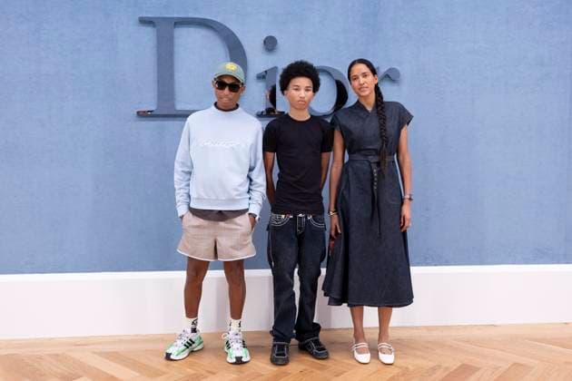 Photocall at the DIOR Menswear Spring Summer 2026 show as part of Paris Fashion Week at the Hôtel National des Invalides, Place Vauban Pharrell Williams between his son Rocket Williams and his wife Helen Lasichanh at the photocall at the DIOR Menswear Spring Summer 2026 show as part of Paris Fashion Week at the Hôtel National des Invalides, Place Vauban, Paris, France, June 27, 2025 Olivier Borde Bestimage Celebs attend the Dior Homme Menswear Spring Summer 2026 show as part of Paris Fashion Week on June 27, 2025 in Paris, France Paris France  Copyright: xOLIVIERxBORDEx xBESTIMAGExOLIVIERxBORDEx xBESTIMAGEx