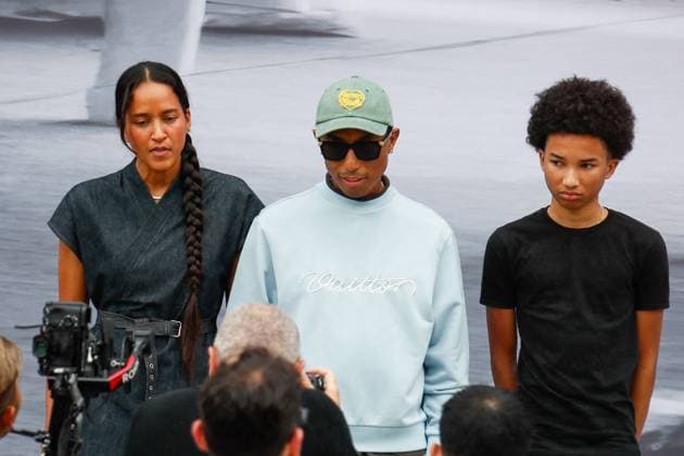 Arrivals at the DIOR Menswear Spring Summer 2026 show as part of Paris Fashion Week at Hôtel National des Invalides, Place Vauban Pharrell Williams between son Rocket Williams and wife Helen Lasichanh Arrivals at the DIOR Menswear Spring Summer 2026 show as part of Paris Fashion Week at Hôtel National des Invalides, Place Vauban, Paris, France, June 27, 2025 Christophe Clovis Bestimage Celebs attends the Dior Homme Menswear Spring Summer 2026 show as part of Paris Fashion Week on June 27, 2025 in Paris, France Paris France  Copyright: xChristophexClovisx xBestimagexChristophexClovisx xBestimagex