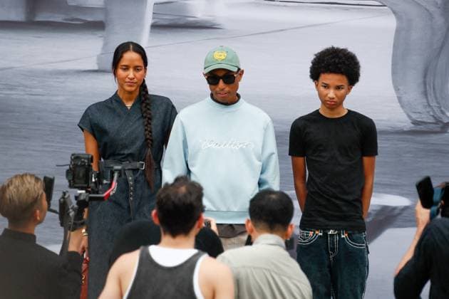 Arrivals at the DIOR Menswear Spring Summer 2026 show as part of Paris Fashion Week at Hôtel National des Invalides, Place Vauban Pharrell Williams between son Rocket Williams and wife Helen Lasichanh Arrivals at the DIOR Menswear Spring Summer 2026 show as part of Paris Fashion Week at Hôtel National des Invalides, Place Vauban, Paris, France, June 27, 2025 Christophe Clovis Bestimage Celebs attends the Dior Homme Menswear Spring Summer 2026 show as part of Paris Fashion Week on June 27, 2025 in Paris, France Paris France  Copyright: xChristophexClovisx xBestimagexChristophexClovisx xBestimagex