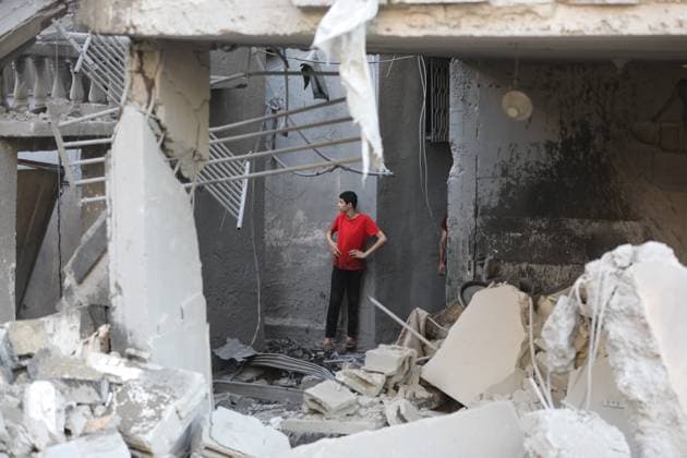 News Themen der Woche KW26 News Bilder des Tages Palestinians inspect the damage after an Israeli strike on a residential building in Gaza City Palestinians inspect the damage after an Israeli strike on a residential building in Gaza City, Friday, June 27, 2025. Photo by Omar Ashtawy apaimages Gaza city Gaza Strip Palestinian Territory 270625_Gaza_OSH_2_00(10) Copyright: xapaimagesxOmarxAshtawyx xapaimagesx